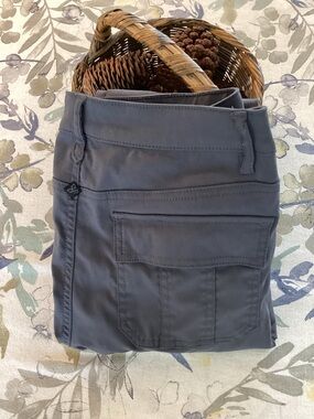 Women’s prAna 6 Stretch Zion Cargo Hiking Pants Gray Outdoor Utility